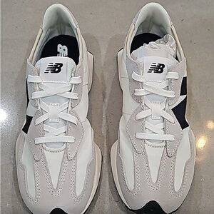 Brand New, reposhing, weren’t the correct size. Never worn.